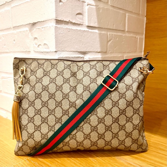 Gucci Handbags - Gucci Authentic Vintage Customized GG Supreme Pouch / Crossbody Bag